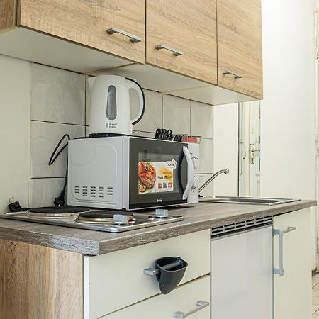 Modern Comforts: Chic Studio Apt Centrally Located Виена Екстериор снимка