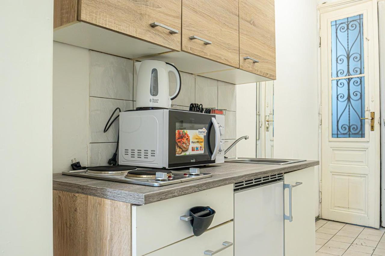 Modern Comforts: Chic Studio Apt Centrally Located Виена Екстериор снимка